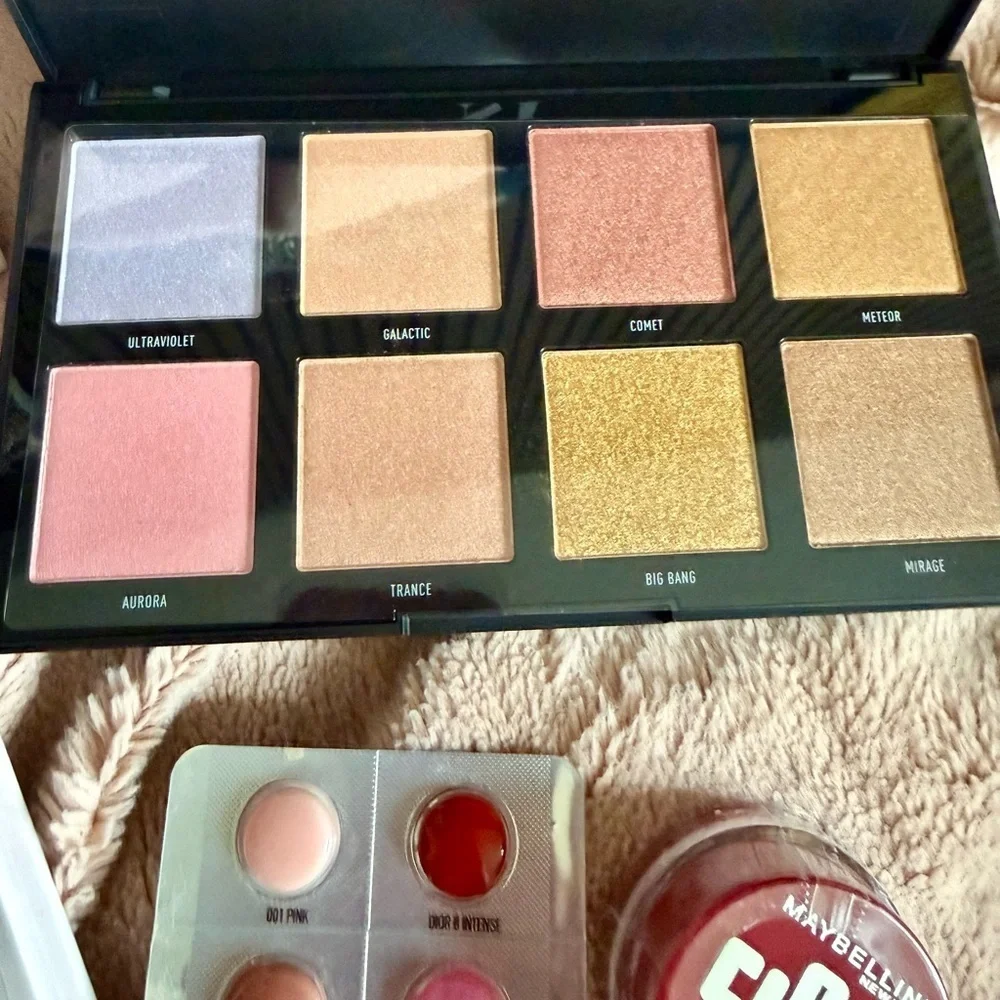 Makeup bundle Color Zulu by Juvas Morphe 8S Stellar Impact Highlighter and more